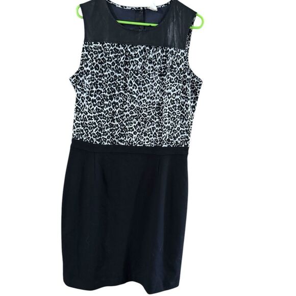 Chico's Black and White Sheath Dress Sleeveless Crew Neck - Picture 8 of 9